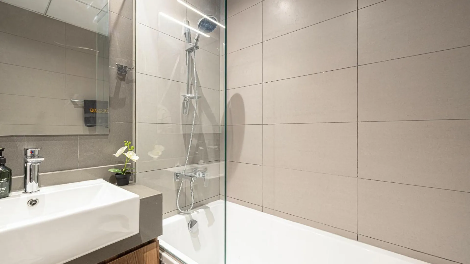 Mamsha Gem By Blue Cloud Holidays Sharjah Apartment